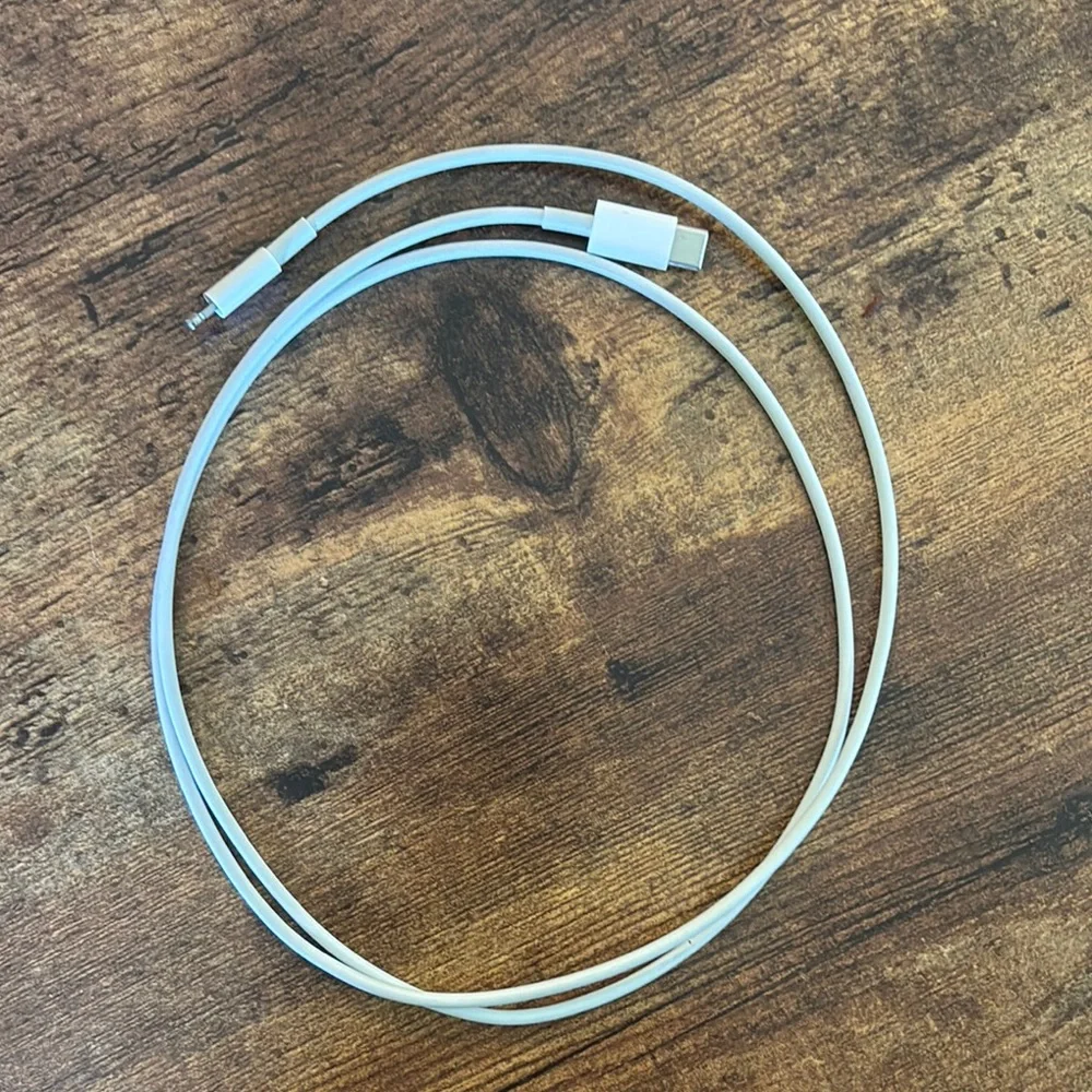 Apple lightning cable - Picture 1 of 4